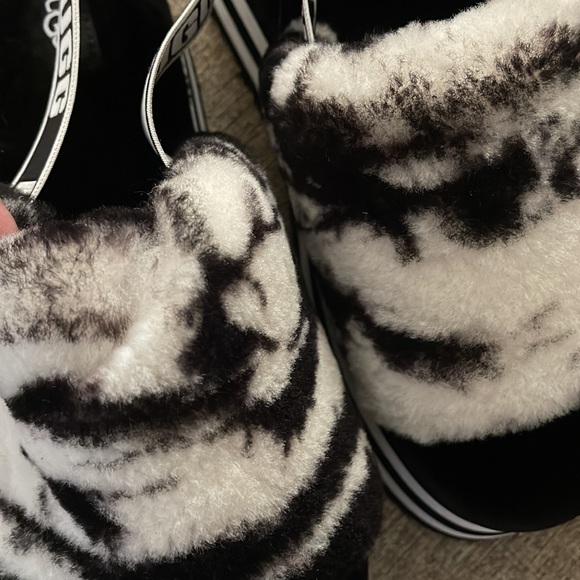 NEW UGG DISCO SLIDE.  (Without box) - Picture 9 of 10